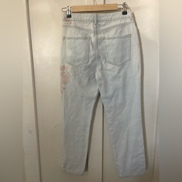 Kendall & Kylie roses embroidered jeans light wash distressed size 25 - Picture 5 of 11